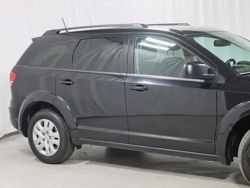 Used 2020 Dodge Journey SE w/ SE Popular Equipment Group image 3