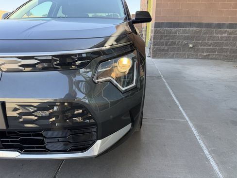 Used 2025 Kia Niro Wind FWD image 11