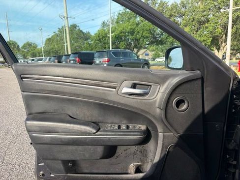 Used 2016 Chrysler 300 Limited RWD image 9