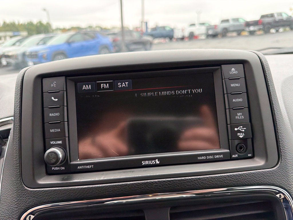Used 2015 Dodge Grand Caravan SXT w/ UConnect Hands-Free Group FWD image 18