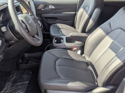 New 2026 Chrysler Pacifica Select w/ S Appearance Package image 10