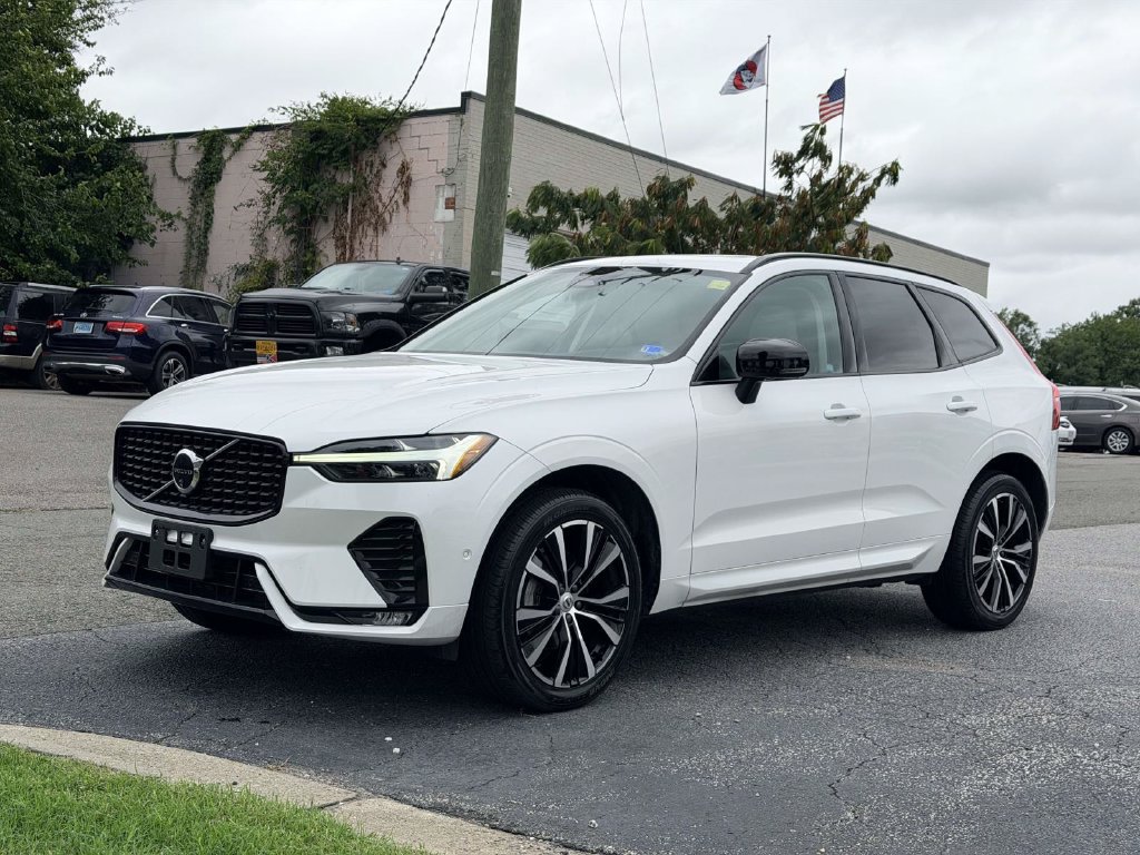 Used 2024 Volvo XC60 B5 Plus w/ Protection Package Premier AWD/4WD image 25