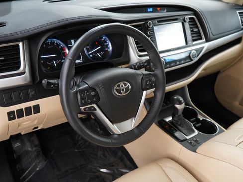 Used 2015 Toyota Highlander XLE AWD/4WD image 21
