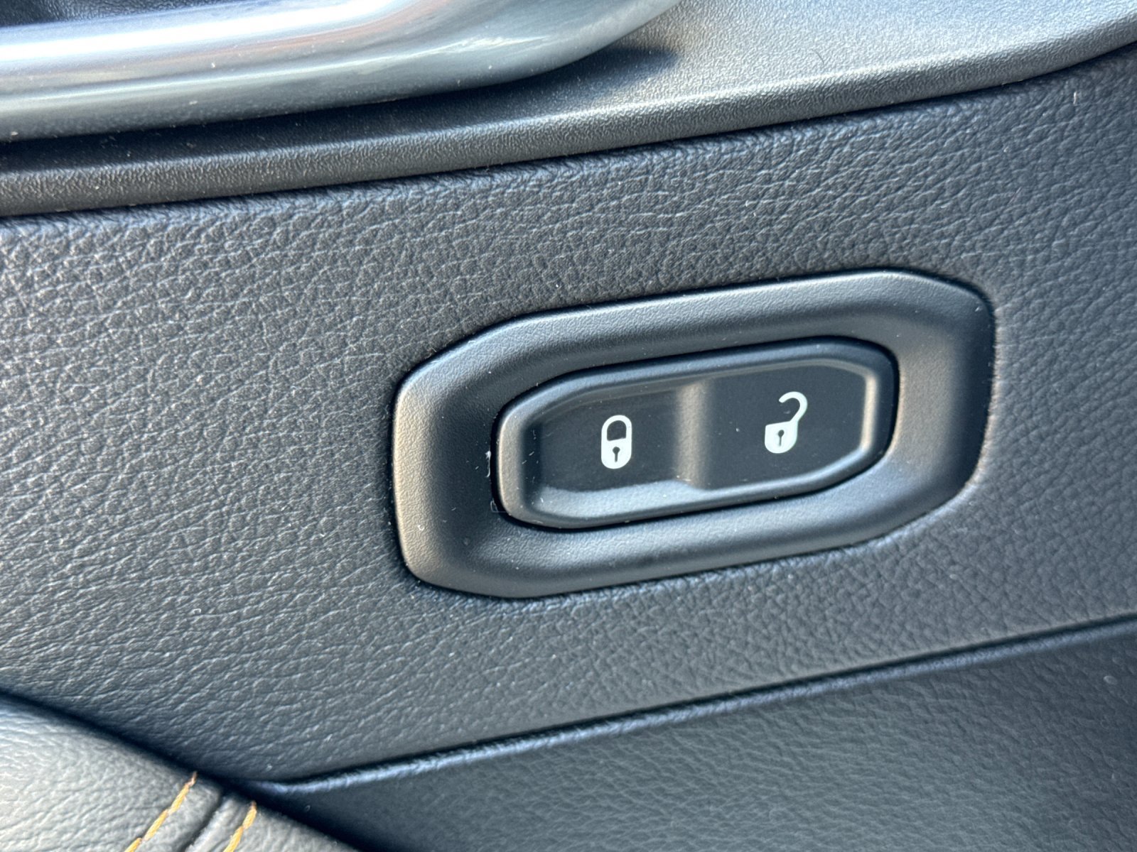 Used 2022 Jeep Wrangler Unlimited Sahara AWD/4WD image 12