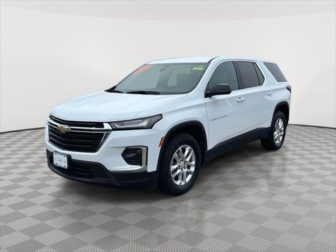 Used 2023 Chevrolet Traverse LS image 3