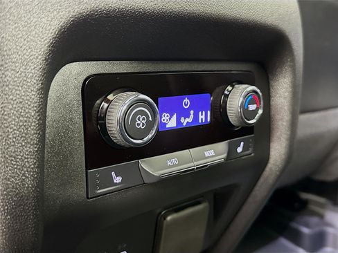 Used 2025 Chevrolet Traverse RS image 27