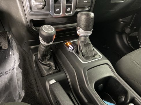 Used 2023 Jeep Wrangler Sport AWD/4WD image 28
