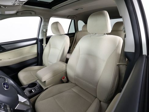 Used 2017 Subaru Outback 2.5i Premium image 11