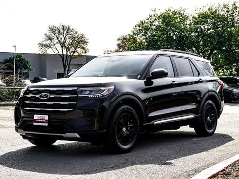 Used 2025 Ford Explorer Active image 9