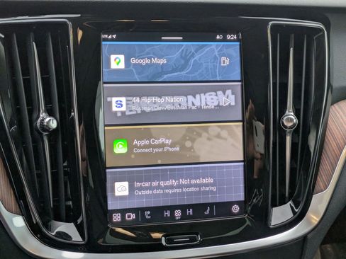 Certified 2025 Volvo V60 B5 Cross Country Plus image 20