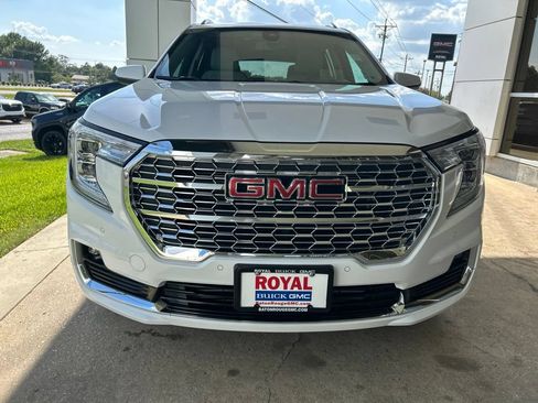 Used 2023 GMC Terrain Denali w/ LPO, Floor Liner Package AWD/4WD image 3