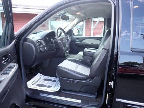 Used 2008 GMC Sierra 1500 SLT w/ All-Terrain Package AWD/4WD image 7