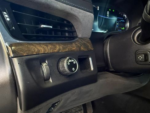 Used 2016 Cadillac Escalade Platinum RWD image 42