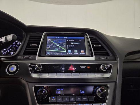 Used 2019 Hyundai Sonata Limited w/ Ultimate Package 04 FWD image 18