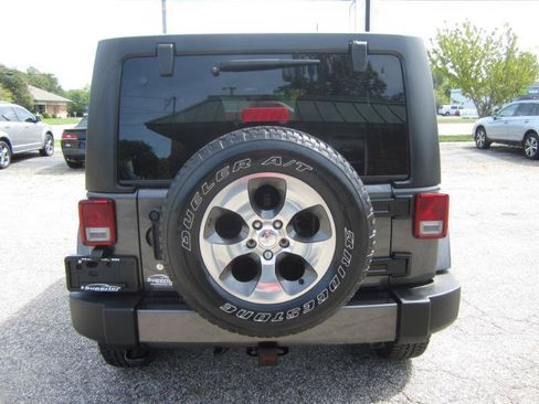 Used 2017 Jeep Wrangler Unlimited Sahara w/ Connectivity Group AWD/4WD image 7