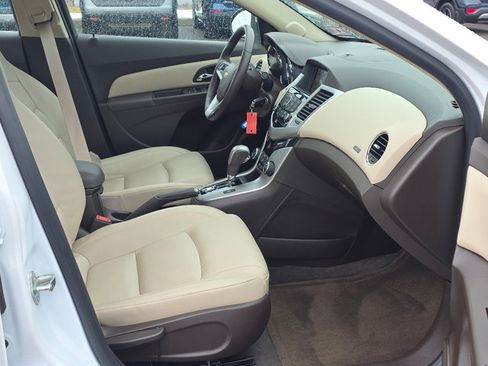 Certified 2014 Chevrolet Cruze Diesel w/ Enhanced Safety Package image 18