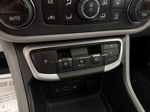 Used 2023 GMC Terrain SLE w/ Driver Convenience Package image 15