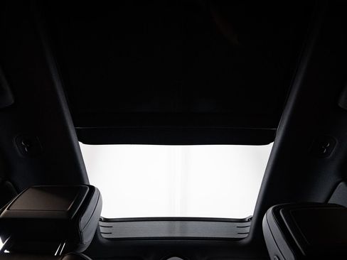 Certified 2026 Porsche Macan AWD/4WD image 30