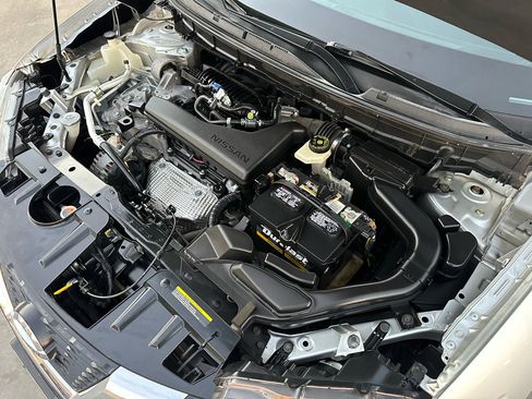 Used 2017 Nissan Rogue SV image 45