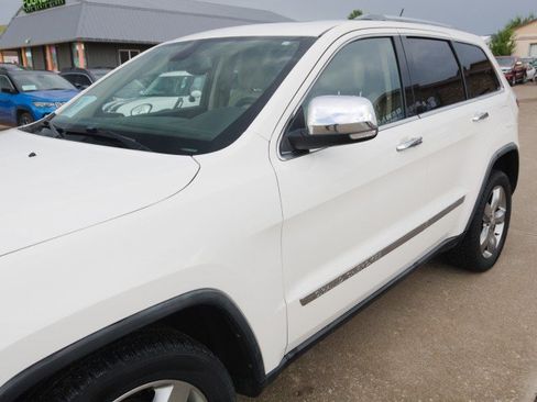 Used 2012 Jeep Grand Cherokee Limited w/ Luxury Group II AWD/4WD image 7