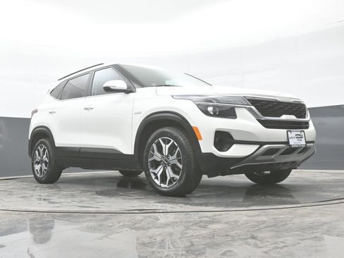 Used 2022 Kia Seltos EX image 35
