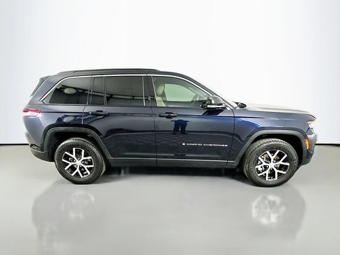 Used 2024 Jeep Grand Cherokee Limited RWD image 4