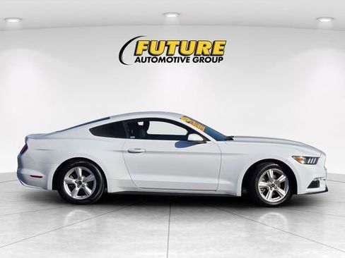 Used 2017 Ford Mustang Coupe RWD image 4