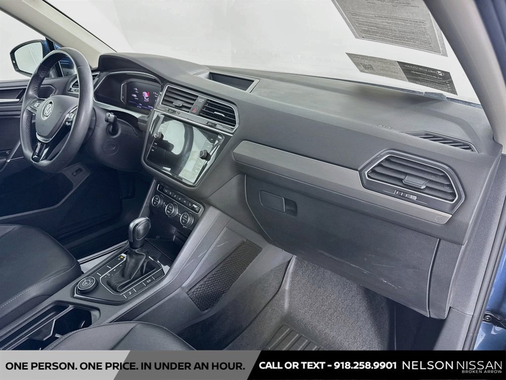 Used 2020 Volkswagen Tiguan SEL AWD/4WD image 28