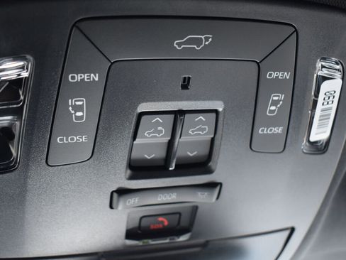 Certified 2026 Toyota Sienna Platinum AWD/4WD image 15