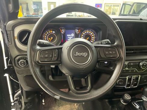 Used 2024 Jeep Gladiator Sport image 10