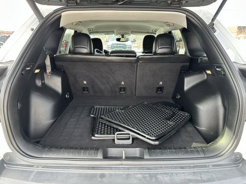 Used 2019 Jeep Cherokee Trailhawk image 7