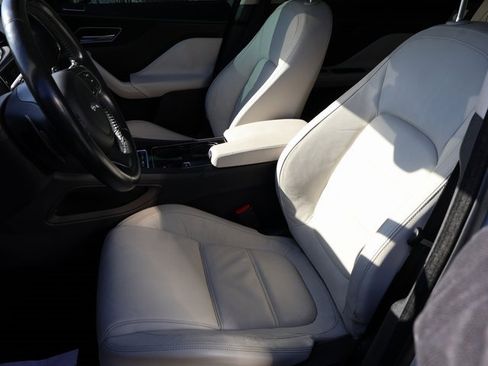 Used 2017 Jaguar F-PACE Prestige image 39