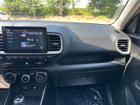 Used 2021 Hyundai Venue SE FWD image 25