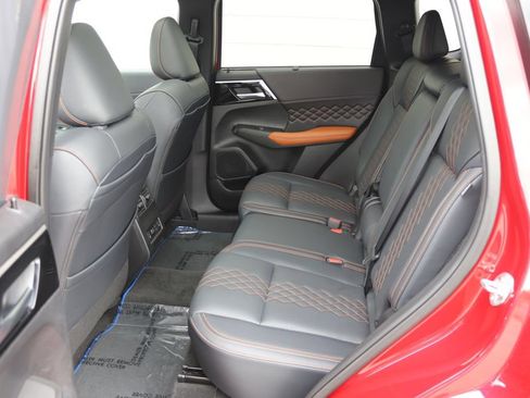 Used 2025 Mitsubishi Outlander 4WD Plug-In Hybrid image 14