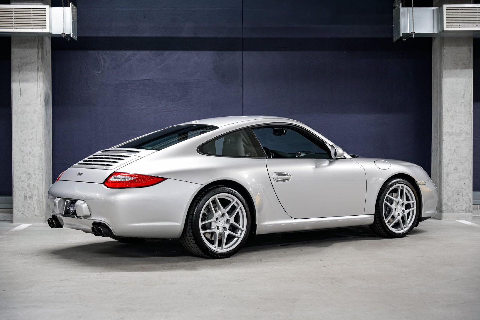 Used 2011 Porsche 911 Carrera RWD image 3