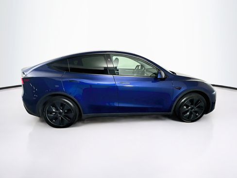 Used 2024 Tesla Model Y Long Range AWD/4WD image 10