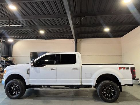Used 2017 Ford F250 XLT w/ XLT Premium Package AWD/4WD image 5