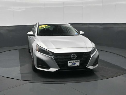 Used 2023 Nissan Altima 2.5 SV FWD image 3
