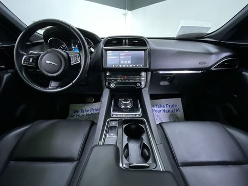Used 2019 Jaguar F-PACE Premium image 18