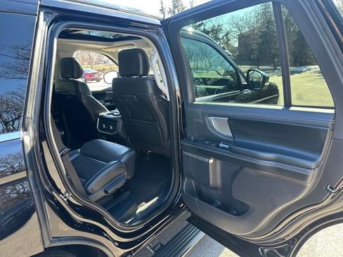 Used 2025 Ford Expedition Platinum image 19