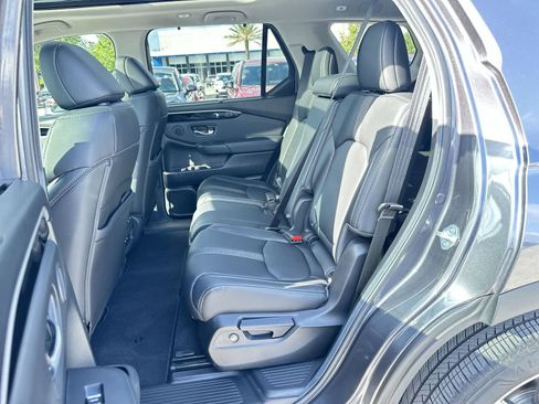Used 2025 Honda Pilot Touring image 17
