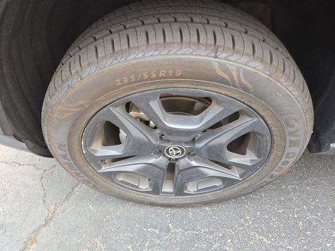 Used 2024 Toyota RAV4 Adventure AWD/4WD image 4