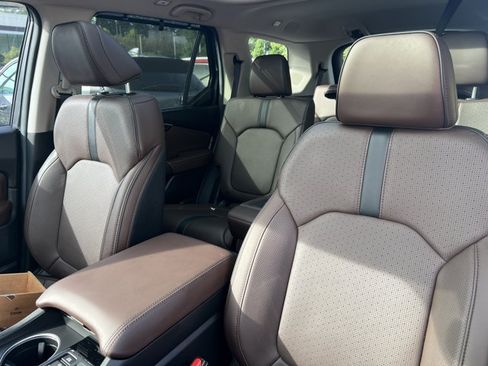 Used 2025 Honda Pilot Elite image 9