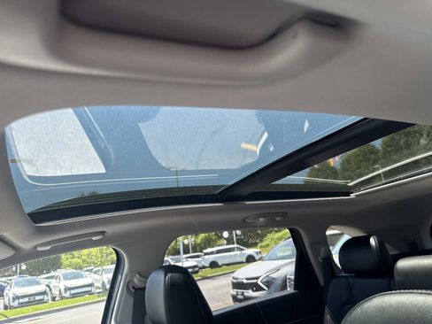 Used 2023 Kia Sorento S w/ Panoramic Sunroof Package AWD/4WD image 23