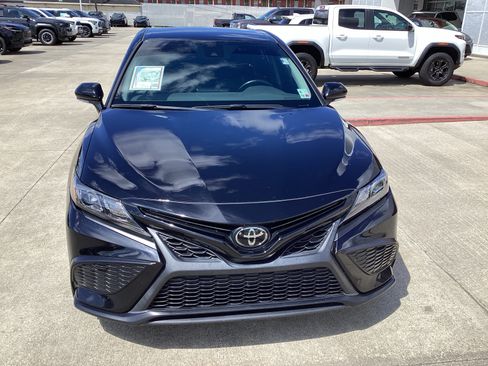 Used 2023 Toyota Camry SE FWD image 2