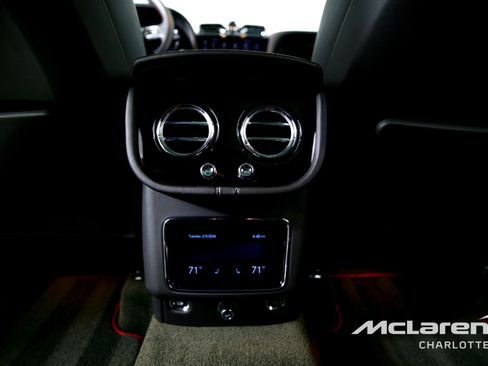 Used 2022 Bentley Bentayga image 19