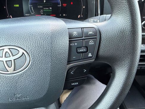 Used 2026 Toyota Camry Hybrid FWD image 25