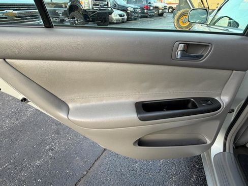Used 2005 Toyota Camry LE image 13