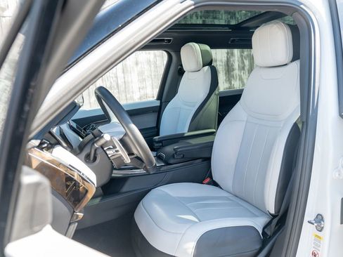 Used 2023 Land Rover Range Rover Sport SE Dynamic image 20