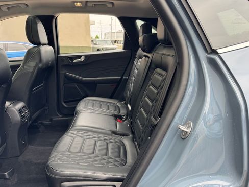 Used 2023 Ford Escape Platinum w/ Premium Technology Package AWD/4WD image 32